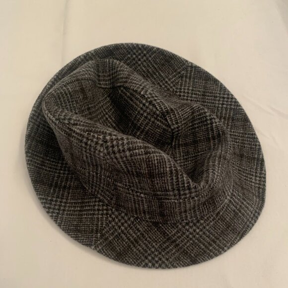 Club Monaco hat - Picture 4 of 7